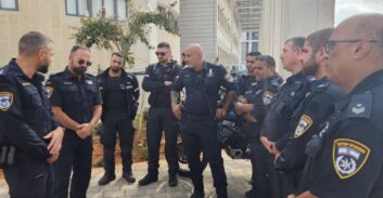 שוטרים בפתיחת שנת הלימודים בר"ג, גבעתיים ואונו, המפכ"ל בעכו