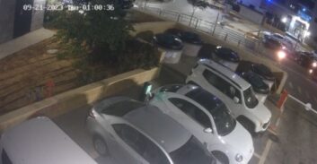 תיעוד: רוכבי קורקינטים הציתו חמישה כלי רכב ברמלה