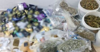 קוקאין, מריחואנה ומעל 800 אלף שקלים אותרו בדירה בגבעתיים