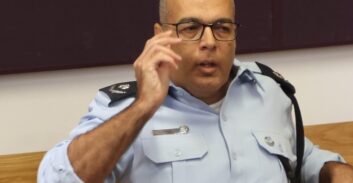 משפט זוטא תיק הצוללות: מפקד להב 433 מוטי לוי על דוכן העדים