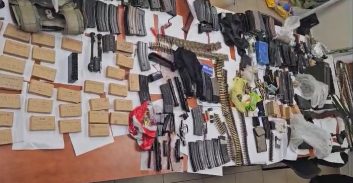 חשוד בהחזקת מצבור אמצעי לחימה שוחרר למעצר בית