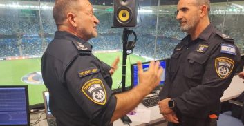 ביציע: המפכ"ל ערך ביקורת היערכות במשחק הליגה האירופית של מכבי חיפה