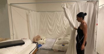 התפנו מהדרום לבית-כנסת בצפון ת"א: "אף פעם לא אירחו אותנו כך"