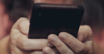 שלושה מפתח-תקווה חשודים בסחיטת עשרות קטינות תוך התחזות לבני משפחות פשע