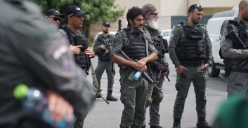 השחקן צחי הלוי השתתף בפשיטה משטרתית בלוד