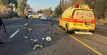 נהגת רכב פרטי נהרגה בתאונה עם משאית בכביש 4