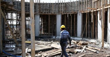 מוכר למשטרה מפרדס-כץ מואשם בסחיטת מנהלי אתרי בנייה: "אני בעל הבית"