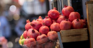 מוכר למשטרה נעצר בחשד שבשליחות אחרים הצית דוכן בשוק הכרמל