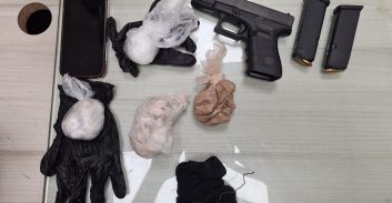 רמלה: שלושה עצורים על החזקת אקדח טעון ו-85 גרם קוקאין