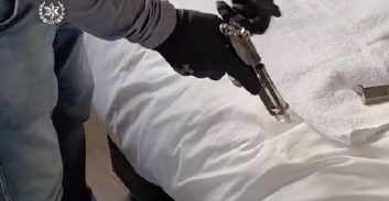 חשוד שמכר לסוכן אקדחים ו-200 גרם קוקאין נעצר אחרי שנה וחצי