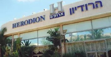 זיכוי לבעל אולם אירועים בתיק של 62 חשבוניות פיקטיביות