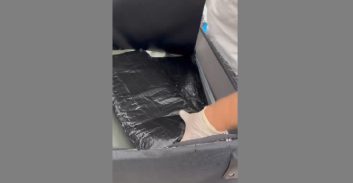 צפו: 4.5 ק"ג MDMA במזוודה של צעירה שהגיעה לארץ מאמסטרדם