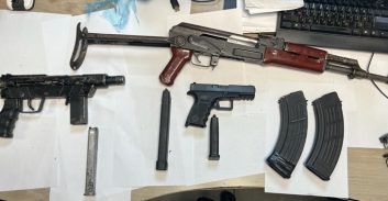 קרלו ואקדח בג'סר א-זרקא, קלאצ'ניקוב ואמצעי לחימה רבים בבקה אל-גרביה