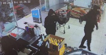 צפו: הצהרת-תובע נגד חשוד ששדד מרכולים יחד עם אחיו בן ה-14