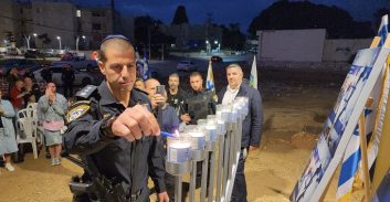 מחושך לאור: נר שמיני של חנוכה במקום בו עמדה תחנת שדרות