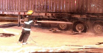 חשודים בהצתת משאיות קירור של מפעל על רקע תחרות עסקית