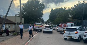 גבר, אישה וילדה בת תשע נדקרו ונפצעו קשה ברמת ישי