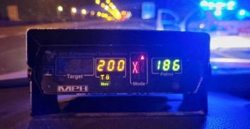 בכבישי הפזורה ממשיכים להשתולל על 220 קמ"ש, במשטרה חזרו לאכוף מהירות