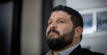 ח"כ אלמוג כהן נחקר באזהרה בחשד לתקיפה משנת 2013