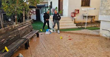 טירה: צעיר נורה למוות בחצר ביתו