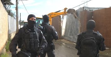 קילוגרם הרואין ורחפן נתפסו במהלך מבצע הריסות מבנים לא חוקיים בלוד