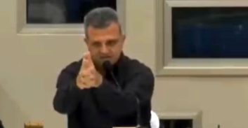 צעירים מרמת עמידר נעצרו בחשד לאיומי אקדח על ראש עיריית ר"ג