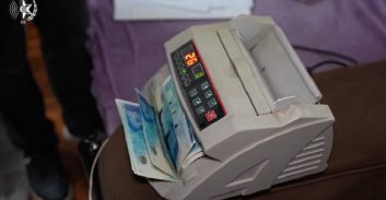 שני צעירים נעצרו בחשד לסחיטת עשרות אלפי שקלים מבעל עסק בצפון