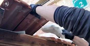 חשד: החזיק באקדח שהוסלק בגג רעפים בבית חברתו בנס ציונה