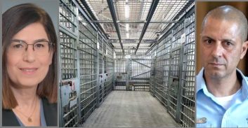 "כלואים בתאים מצחינים עם חולדות ועובש… ללא בגדים להחלפה ומשקפיים"