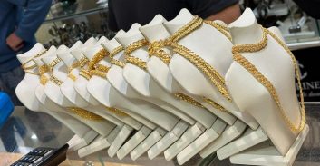 בעל חנות תכשיטים בבקה אל גרביה חשוד בהלבנת הון