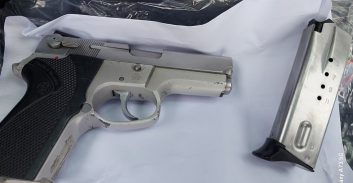 צעיר מאשדוד נעצר בחשד להחזקת אקדח טעון ברכבו