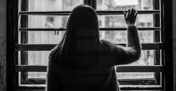 העונש לגבר שתקף מינית את שותפתו לדירה: "תראי מה זה פסיכופט"