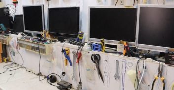 תיעוד: המשטרה חשפה מעבדה ומערך לייצור והפצת מכונות מזל