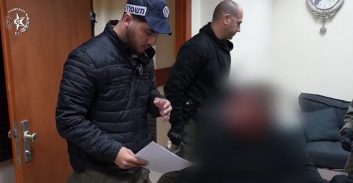 חשד: שני אחים מטירה סחטו באיומים קבלן ונתנו שוחד לאיש ציבור