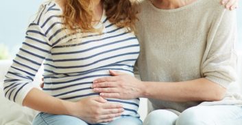 השופטת פסקה: אזרחית זרה תוכר כהורה לבן הביולוגי של בת-זוגה הישראלית