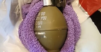 אישום: השלכת רימון וסחיטה של מוכר למשטרה במעצר בית בבית שמש