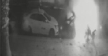 תיעוד: מטען התפוצץ בנתניה – שלושה יצאו מהרכב שניות לפני הפיצוץ