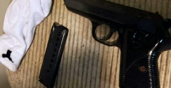 נהריה: שוטרים תפסו במחבוא בתקרה מטען חבלה, אקדח, סמים וכסף