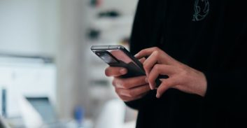 גזר-דין לגבר קנאי ששלח לאקסית שלו 3,000 הודעות ואיים לרצוח אותה