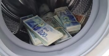 אישום: מוכר למשטרה ושותפו גלגלו מיליוני שקלים מהעסקת זרים בשחור