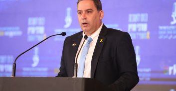 לשכת עורכי הדין מצטרפת לעתירה לבג"ץ נגד השר יריב לוין