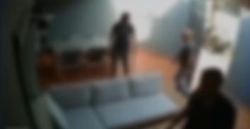 בלשים פרצו לדירה וערכו חיפוש ללא נוכחות בעל הבית, הכלב נעלם