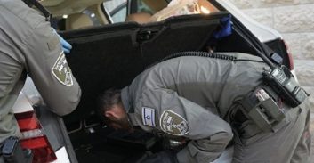 צו חיפוש לדירה בפתח תקווה הוביל למעצר שלושה חשודים בעסקת סמים