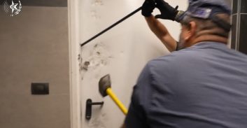 צפו: הבלשים תפסו בנתניה אמצעי לחימה, סמים ואפוד-מגן שנתפר בתוך ציצית