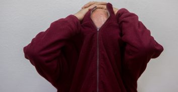 ועדת-השחרורים קיצרה בשנתיים מאסרו של וטרינר ששילם עבור לינץ' בווטרינר מתחרה