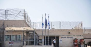 אסיר מכלא השרון נעצר בחשד שדקר אסיר אחר