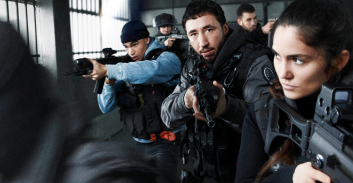 "צוות פריז": סדרה על היחידה שנלחמת בדור חדש של פשע וטרור