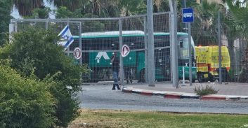 עפולה: נהג אוטובוס בדק את תא-המטען ומצא גבר ללא רוח חיים