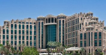 "מלכת-שבא" תובע בעל יחידות-נופש שמשכיר אותן עצמאית: "מקיים מלון בתוך מלון"