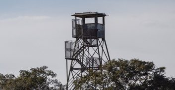 קוצר מאסר ללוחם שהורשע בעבירות מין בחיילת במגדל שמירה